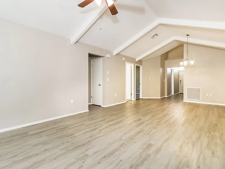 13403 Woodward Dr — Photo 6