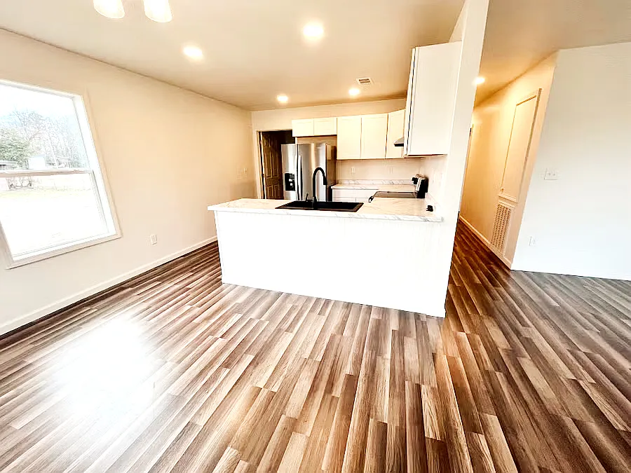 2430 College St — Photo 3