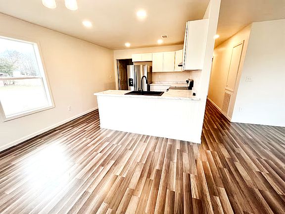 3rd image of 2430 College St
