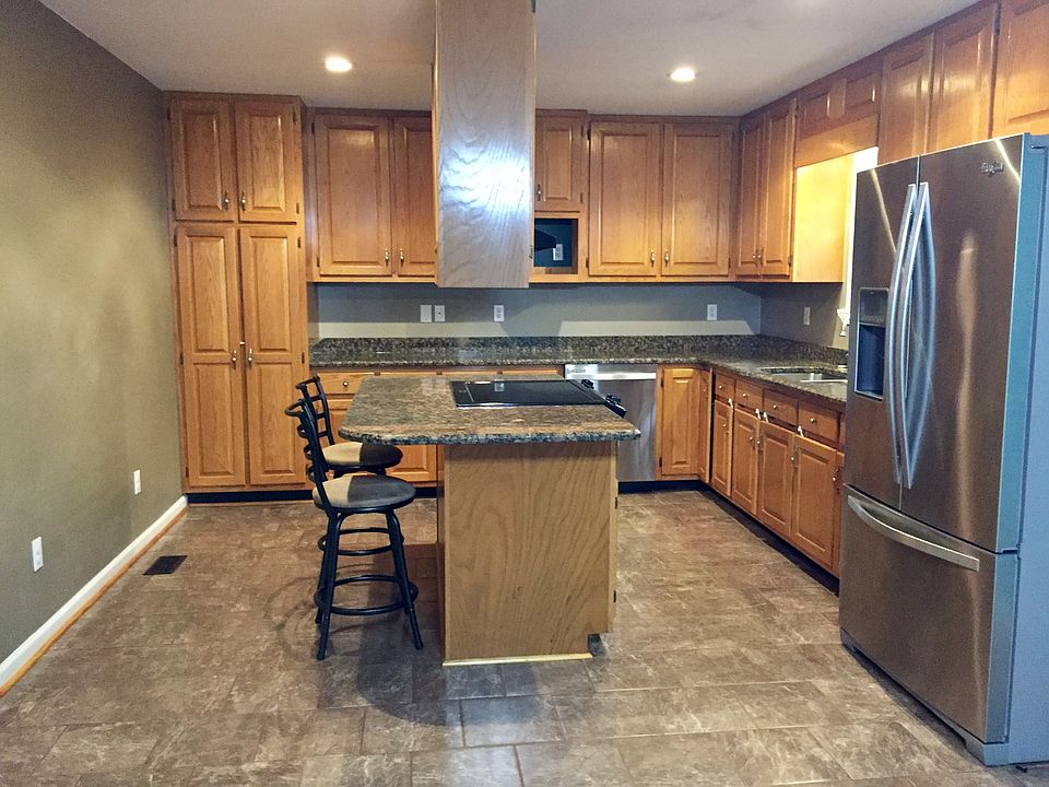 Kitchen w Island 