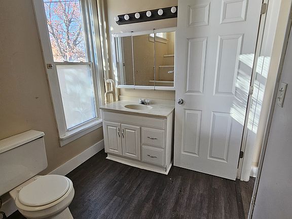 3rd image of 301 E Jefferson St #11290358