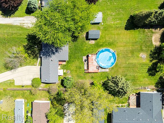 5th image of 11110 Davison Rd