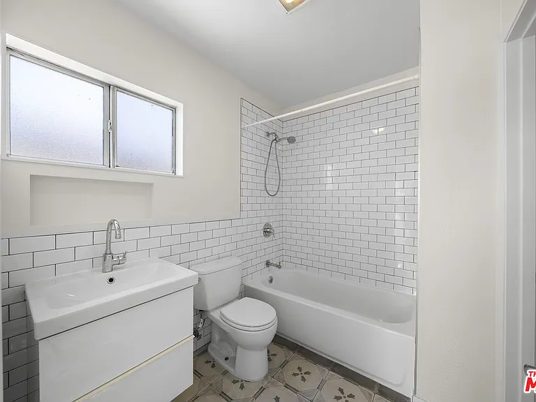 951 N Hoover St #951 — Photo 7
