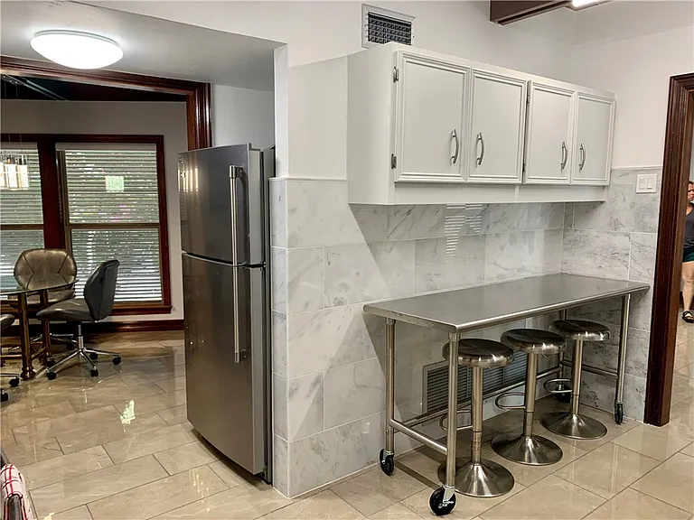 5926 S Alameda St — Photo 11