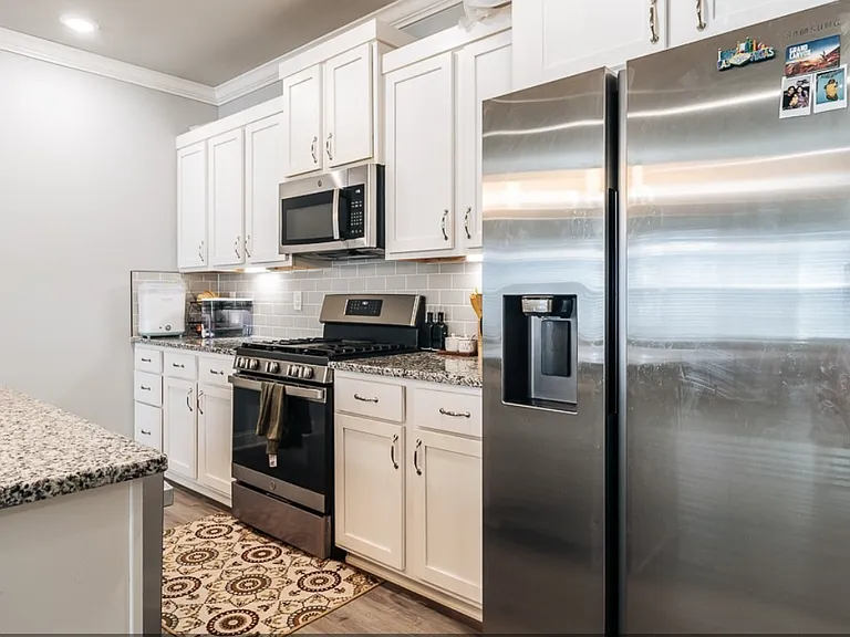2306 SW Poppy St #1 — Photo 9