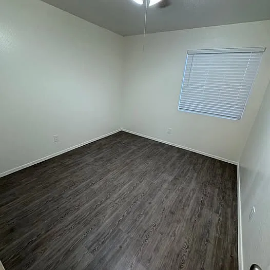 8016 W Vermont Ave — Photo 11