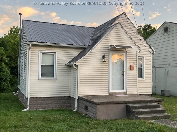 5529 1/2 Maccorkle Ave SW, South Charleston, WV 25309