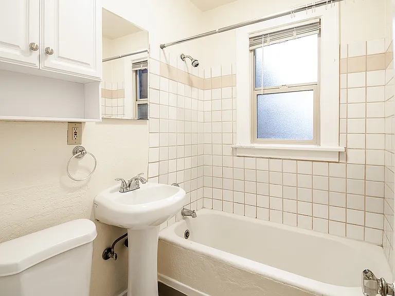 Terrace Court Apartments - Portland Oregon - Bathroom