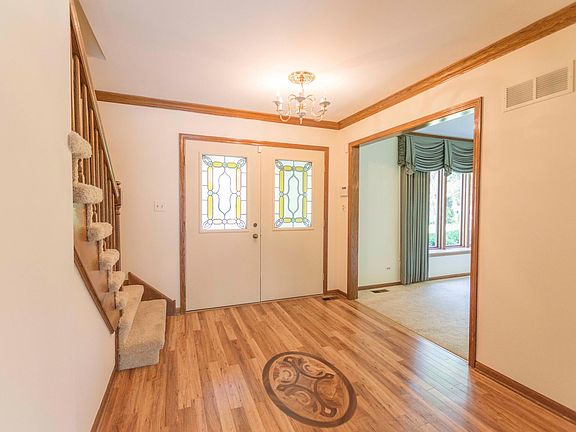 3rd image of 609 Millbrook Dr