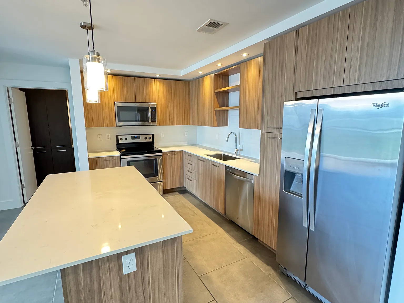 2 bed, 1050 sqft, $3,195 — Photo 1