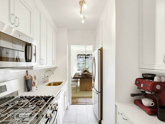 3rd image of 215 E 68th St APT 4P