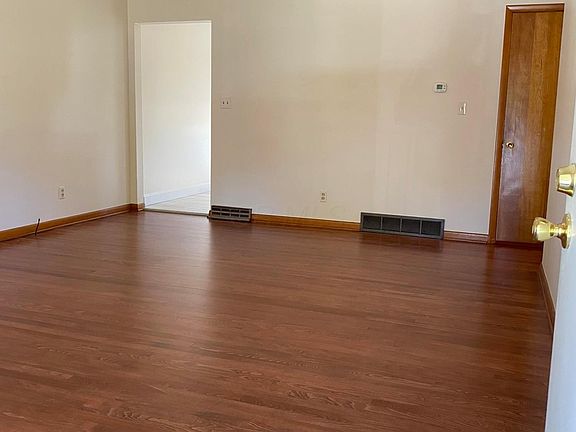 4th image of 4097 Etna St