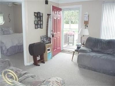 4th image of 16440 Roberts St