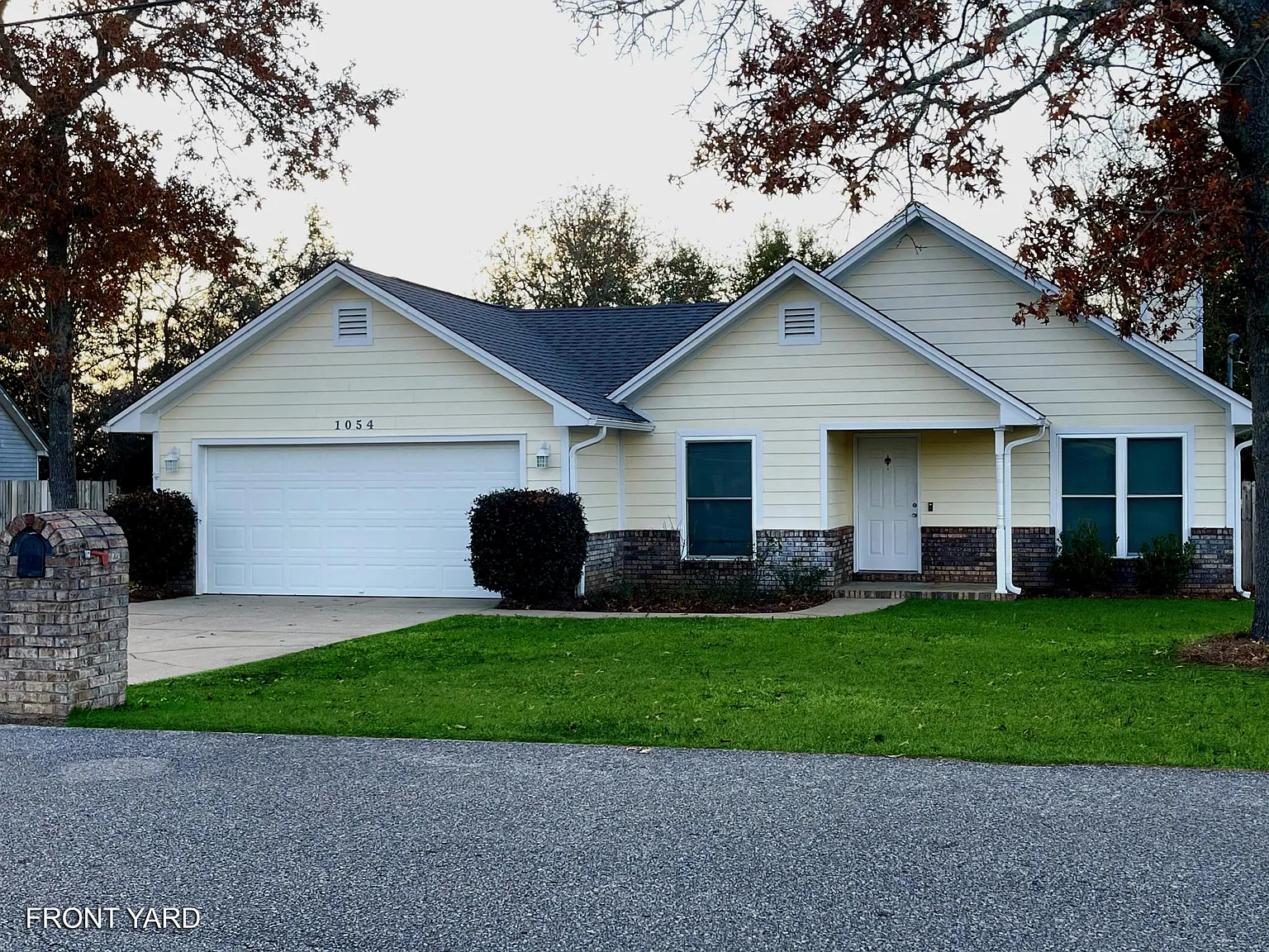 3 bed, 1400 sqft, $1,800 — Photo 1