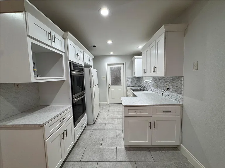 12119 Dunlap St — Photo 5