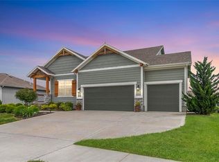 128 SE Briar Valley Ln, Blue Springs, MO 64064
