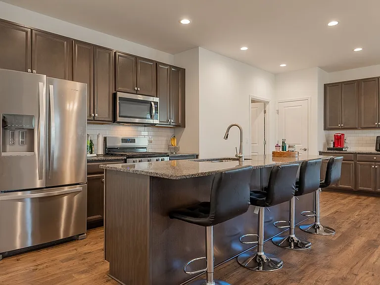 5006 Forsythia Pl — Photo 33