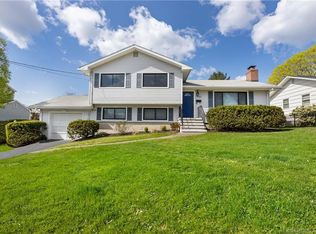 81 Sigwin Dr, Fairfield, CT 06824