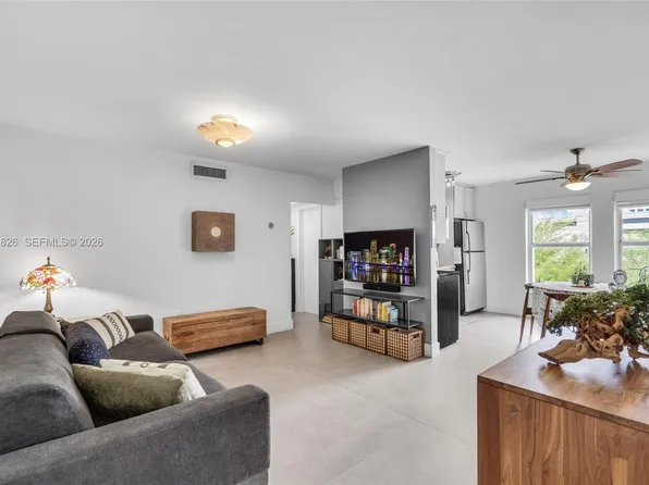 820 Salzedo St APT 403, Coral Gables, FL 33134