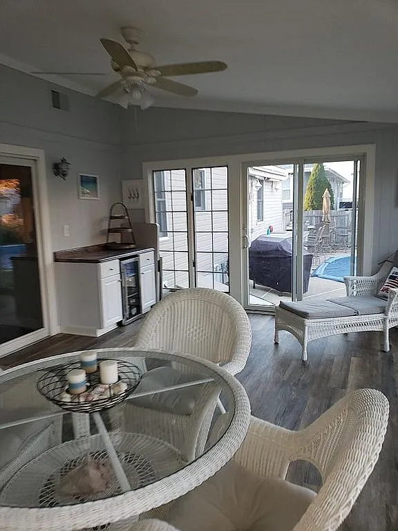 315 Hudson Dr photo 1