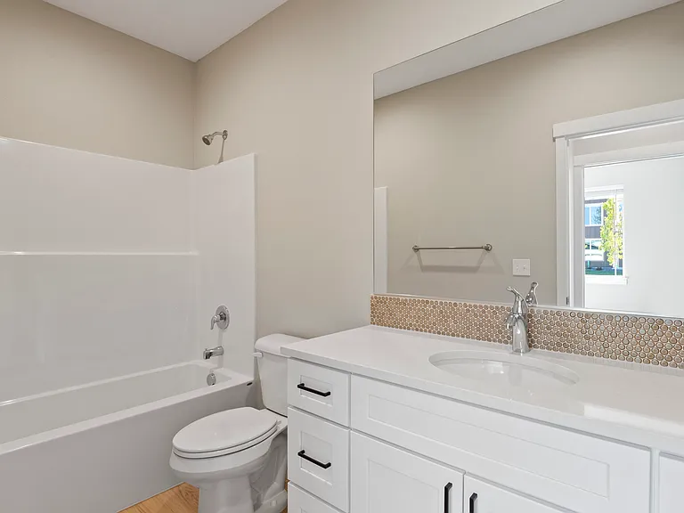 1679 S Cochran St — Photo 12