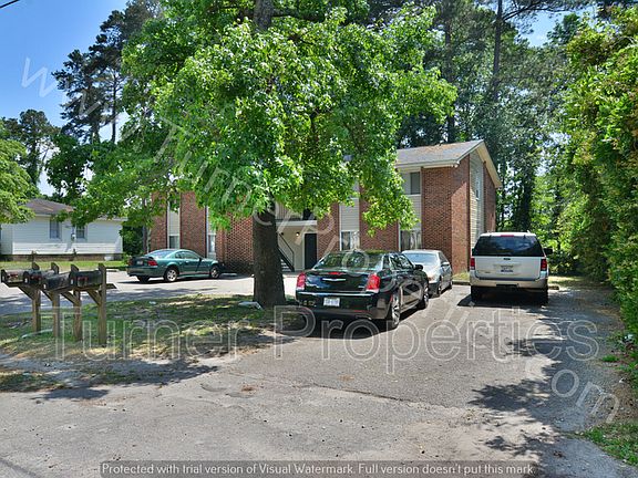 3rd image of 1815 Horseshoe Dr APT B