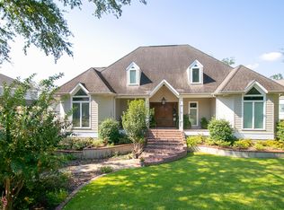 51 Shoreline Ln, Gulfport, MS 39503