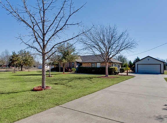 3rd image of 1403 Lariat Cir