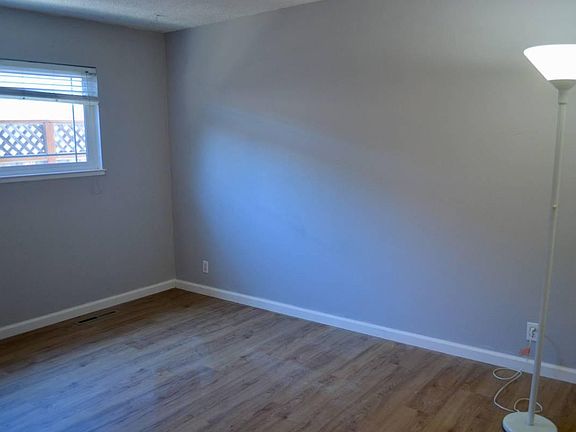 5th image of 2555 Silsby Ave