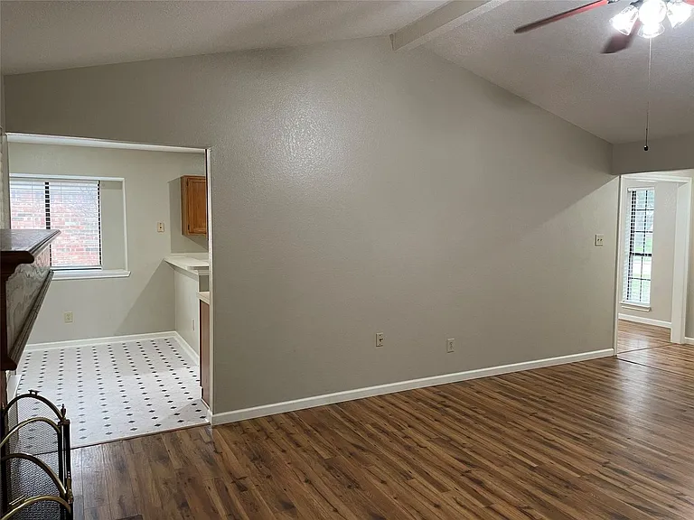 1402 Sheppard Ln — Photo 25