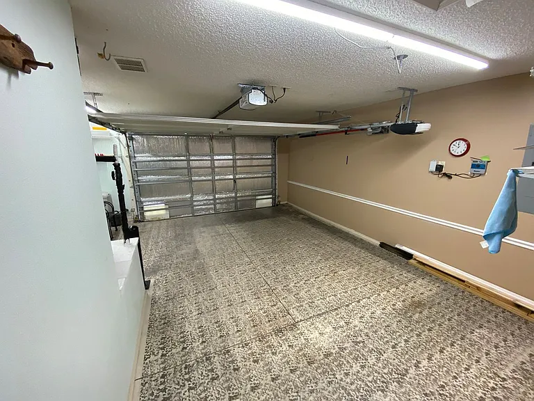 440 Canterbury Ct — Photo 37