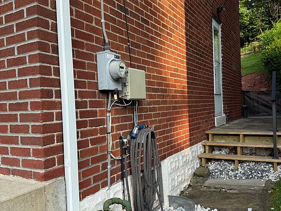 4th image of 4221 Tuxey Ave