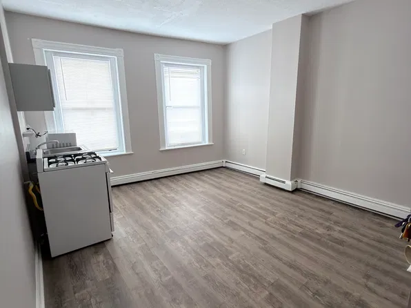 185 Green St #31, Jamaica Plain, MA 02130