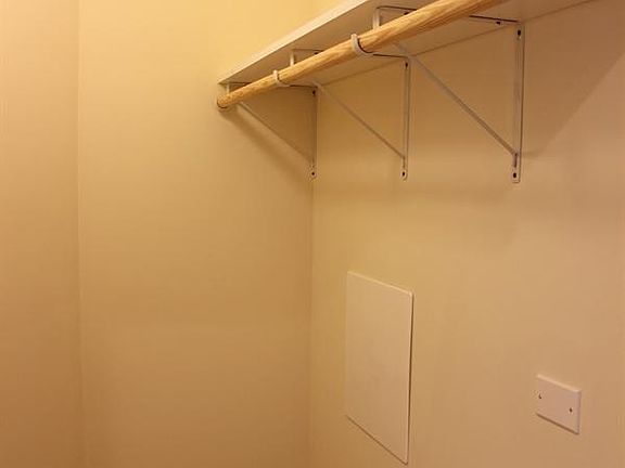 5th image of 3935-3 N Janssen Ave #3W