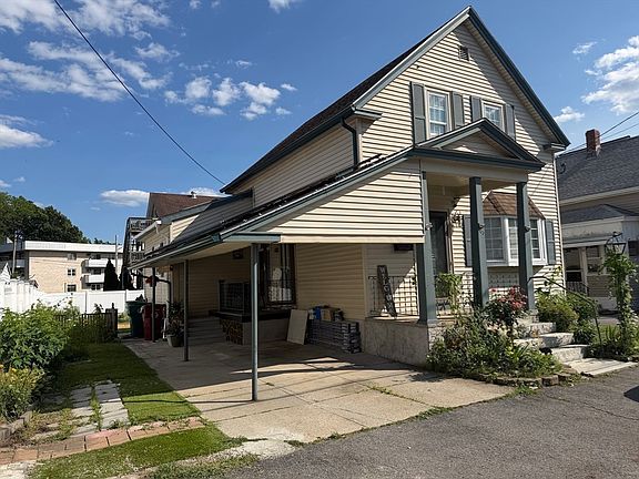 3rd image of 133 Farmland Rd
