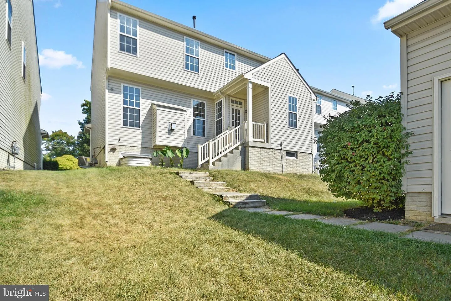 4 bed, 3.5 bath, 2774 sqft, $2,600 — Photo 3