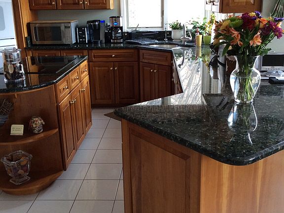 3rd image of 3498 Lakeshore Dr