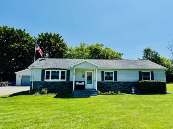 109 Flora Ave, Houghton Lake, MI 48629