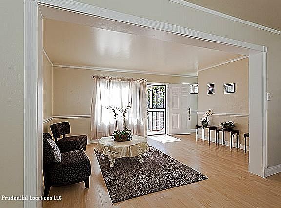 4th image of 98-1379 Nola St #31