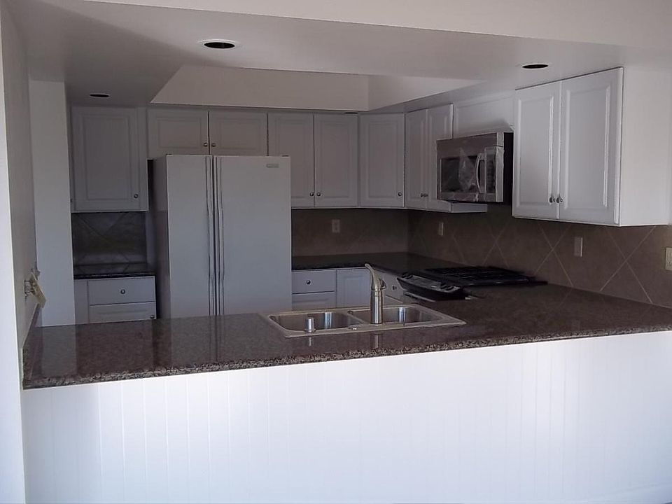 2nd image of 450 Bello St