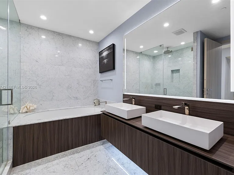 1000 Brickell Plz #Penthouse 5304 — Photo 42