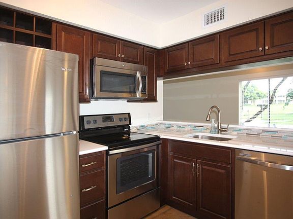 2nd image of 1192 The Pointe Dr #14