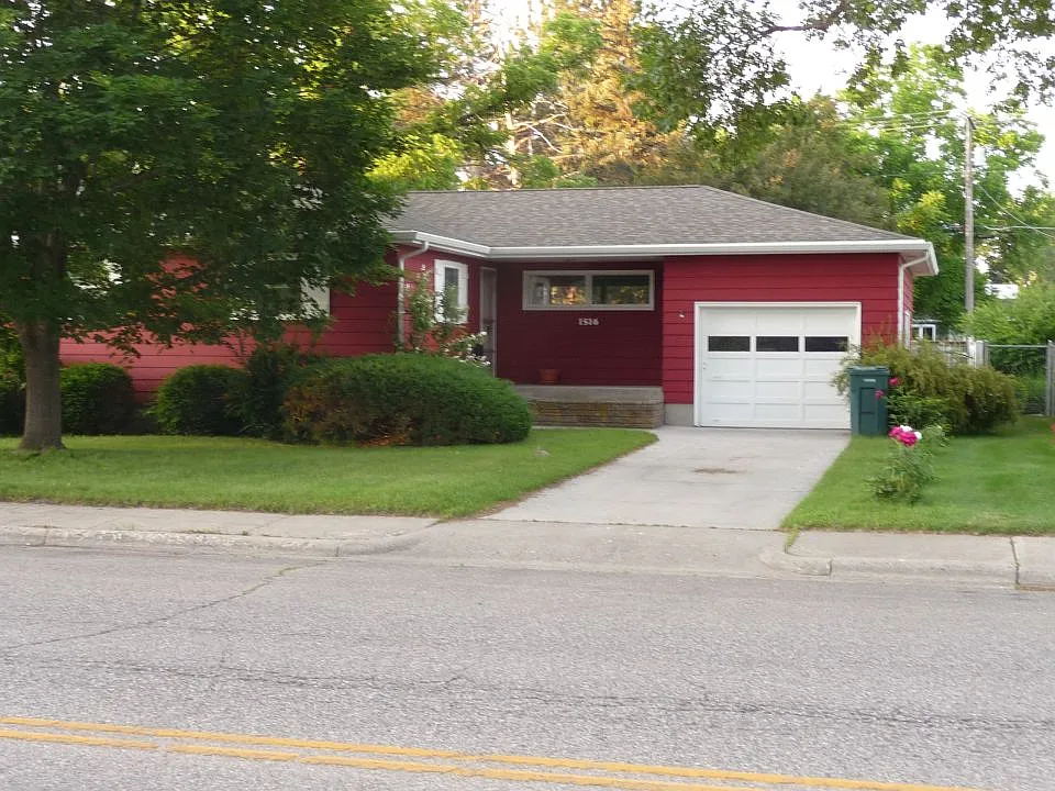 4 bed, 2.0 bath, 2200 sqft, $2,450 — Photo 1