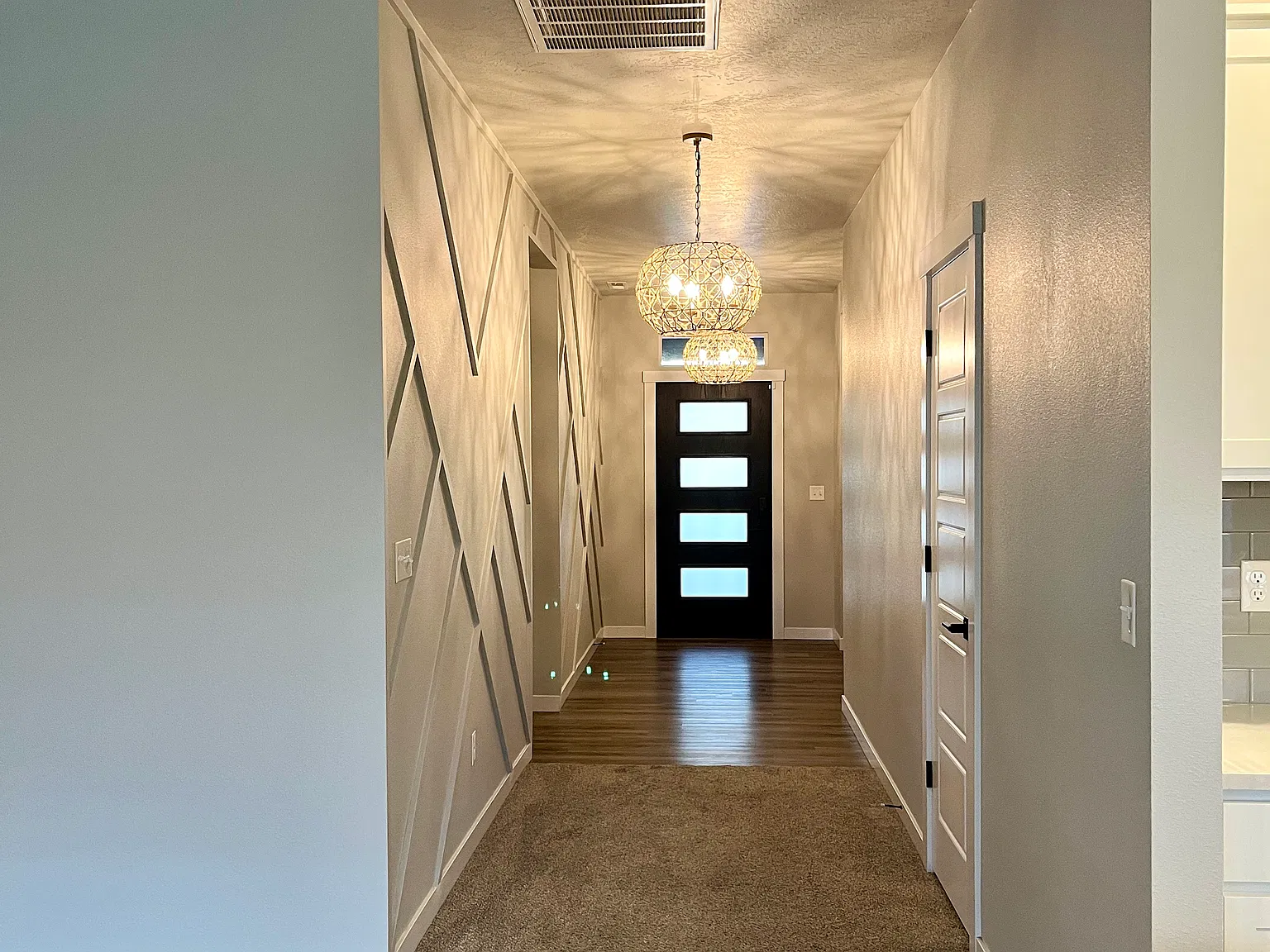 4 bed, 2025 sqft, $2,795 — Photo 2