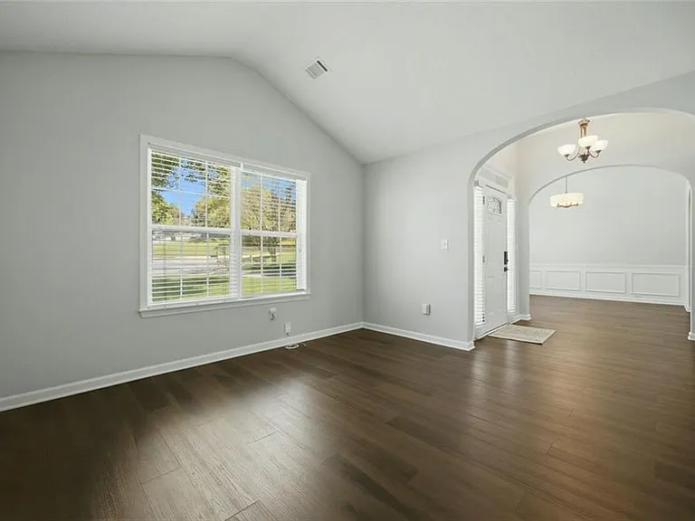 572 Staghorn Ln — Photo 5