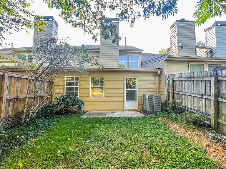 325 Towergate Pl — Photo 21