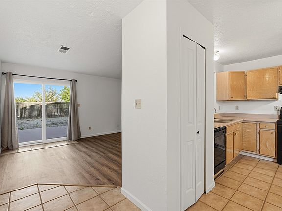 5th image of 917 Charles Dr NE