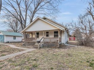 417 E 7th Ave, Garnett, KS 66032