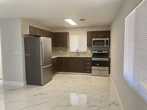 3rd image of 2529 Roosevelt St #2529