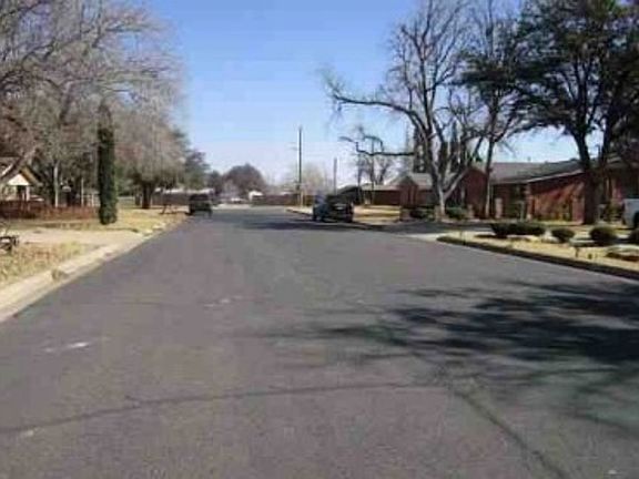 Exterior Neighborhood (street photo)
